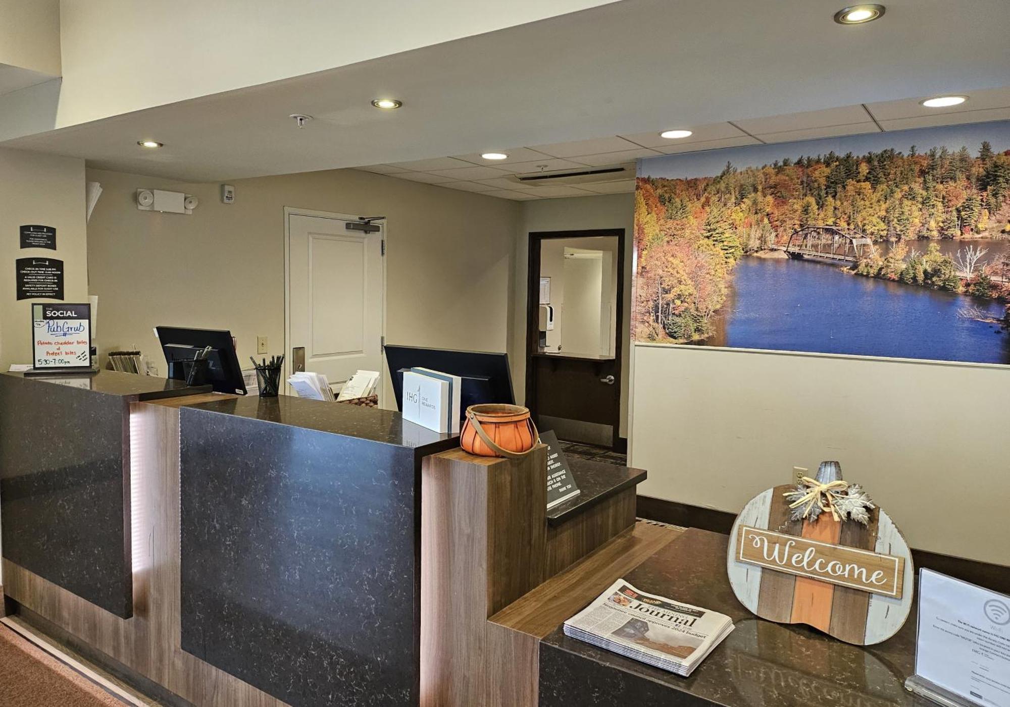 Staybridge Suites Marquette By Ihg Exteriör bild