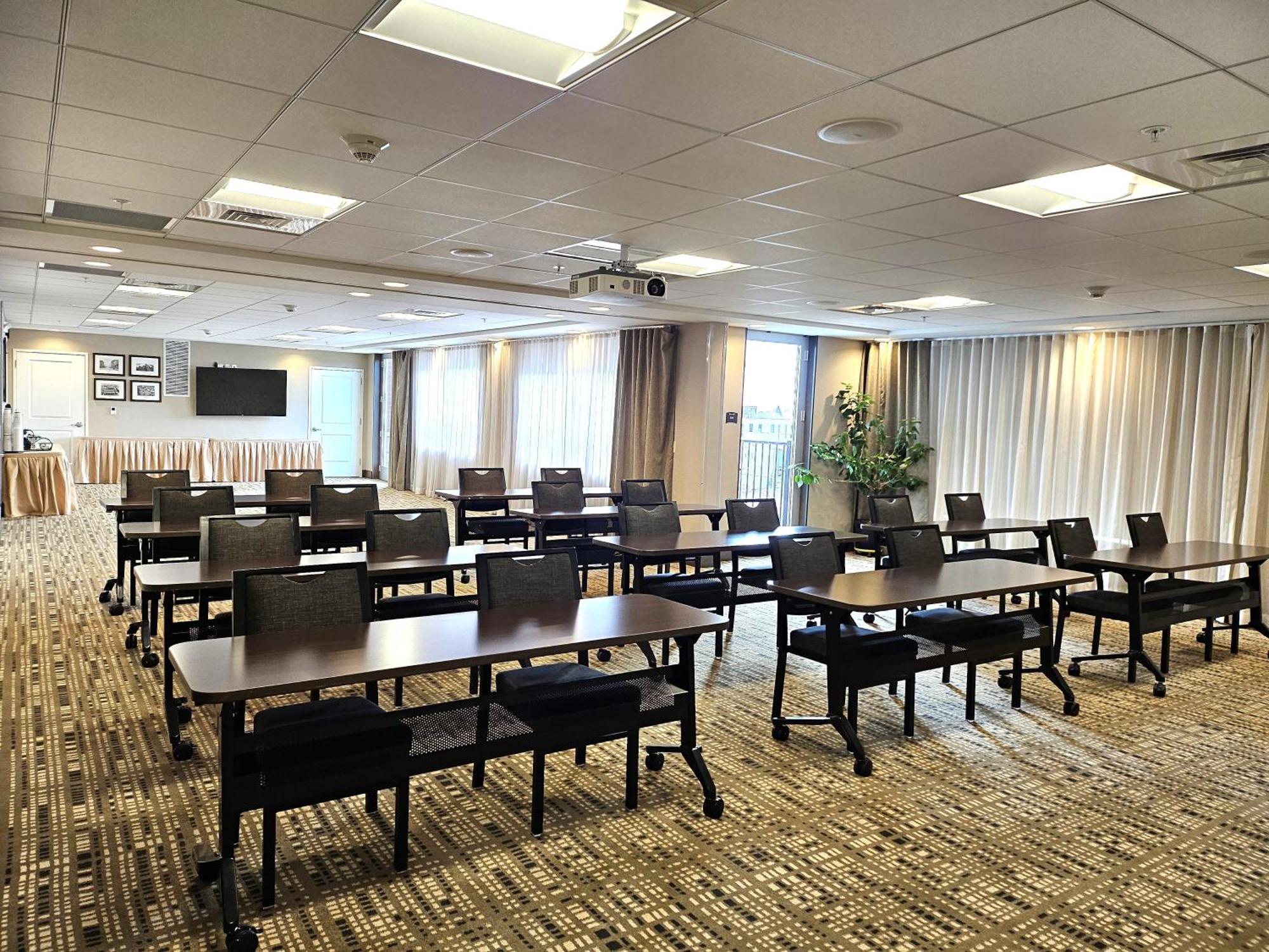 Staybridge Suites Marquette By Ihg Exteriör bild