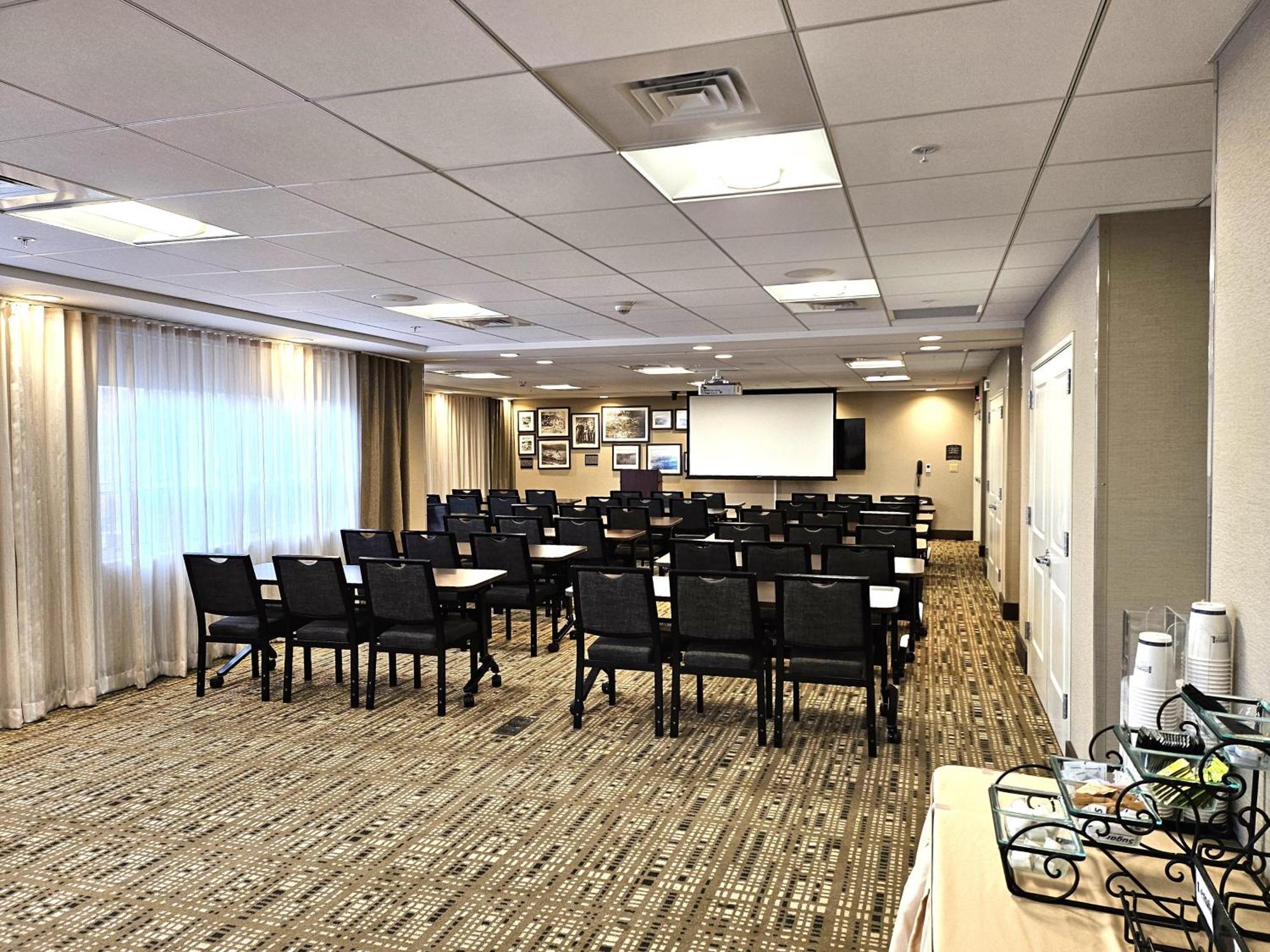 Staybridge Suites Marquette By Ihg Exteriör bild